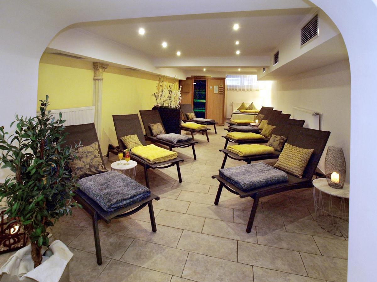 Hotel Restaurant Zum Goldenen Anker Mit Hallenbad & Wellnessbereich Windorf  Ngoại thất bức ảnh