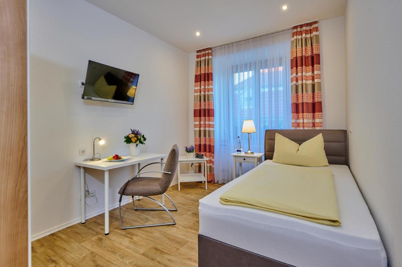 Hotel Restaurant Zum Goldenen Anker Mit Hallenbad & Wellnessbereich Windorf  Ngoại thất bức ảnh