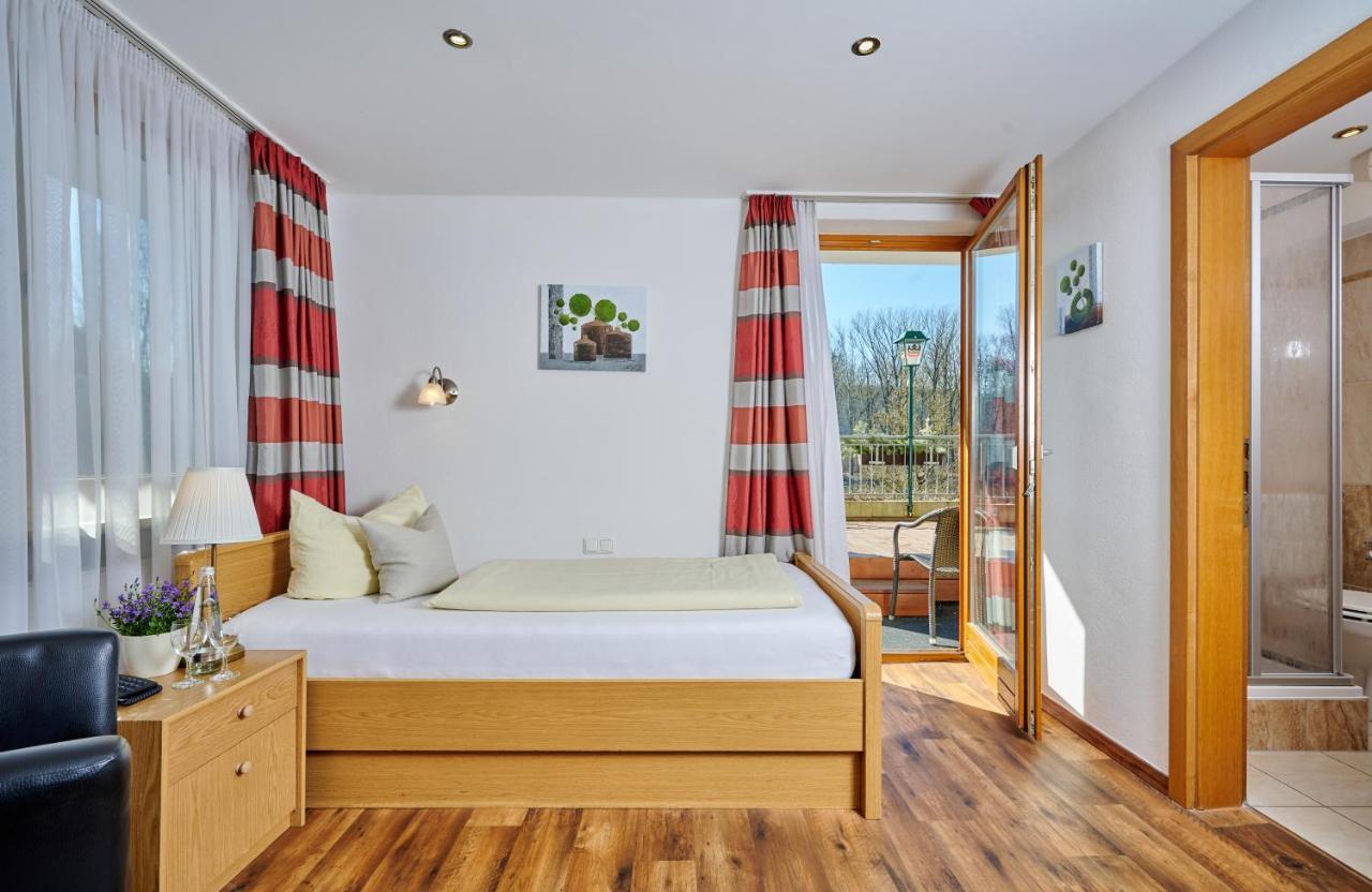 Hotel Restaurant Zum Goldenen Anker Mit Hallenbad & Wellnessbereich Windorf  Ngoại thất bức ảnh