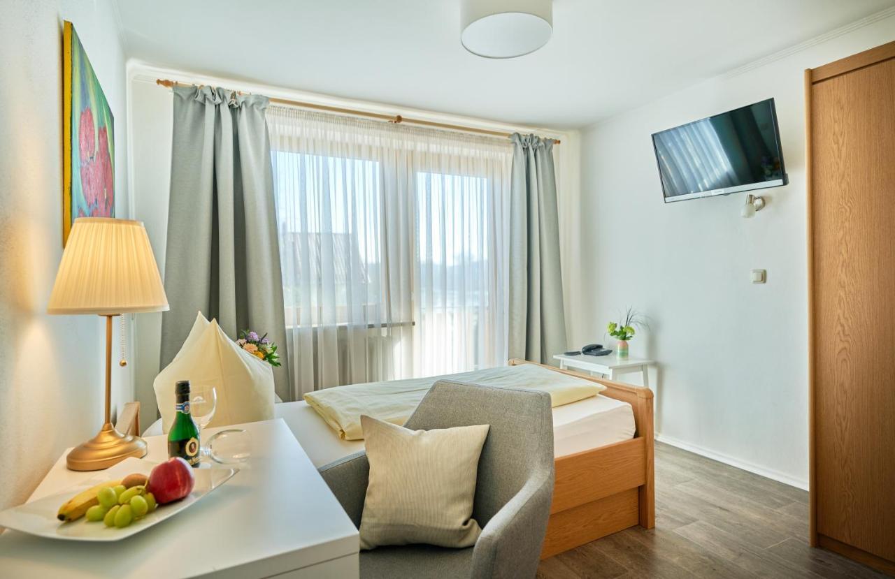 Hotel Restaurant Zum Goldenen Anker Mit Hallenbad & Wellnessbereich Windorf  Ngoại thất bức ảnh