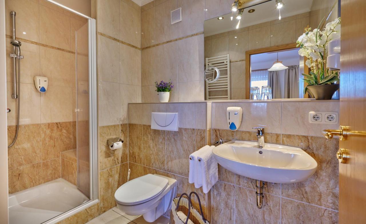 Hotel Restaurant Zum Goldenen Anker Mit Hallenbad & Wellnessbereich Windorf  Ngoại thất bức ảnh