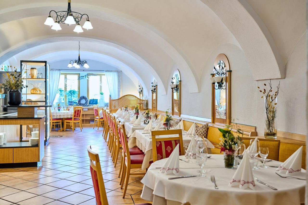 Hotel Restaurant Zum Goldenen Anker Mit Hallenbad & Wellnessbereich Windorf  Ngoại thất bức ảnh