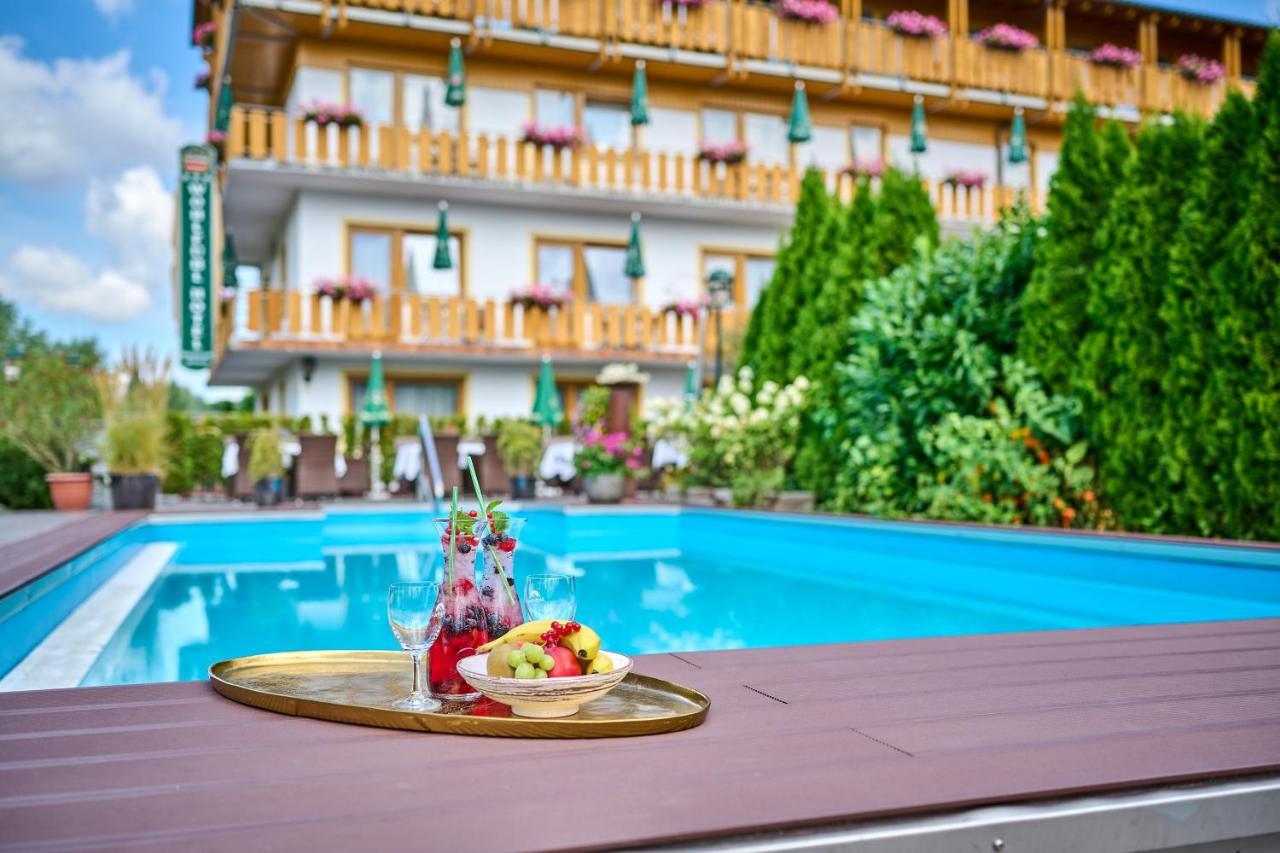 Hotel Restaurant Zum Goldenen Anker Mit Hallenbad & Wellnessbereich Windorf  Ngoại thất bức ảnh
