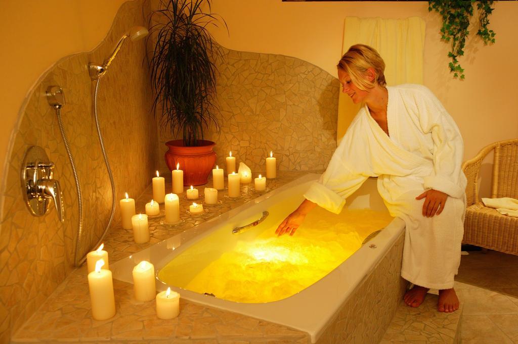 Hotel Restaurant Zum Goldenen Anker Mit Hallenbad & Wellnessbereich Windorf  Ngoại thất bức ảnh