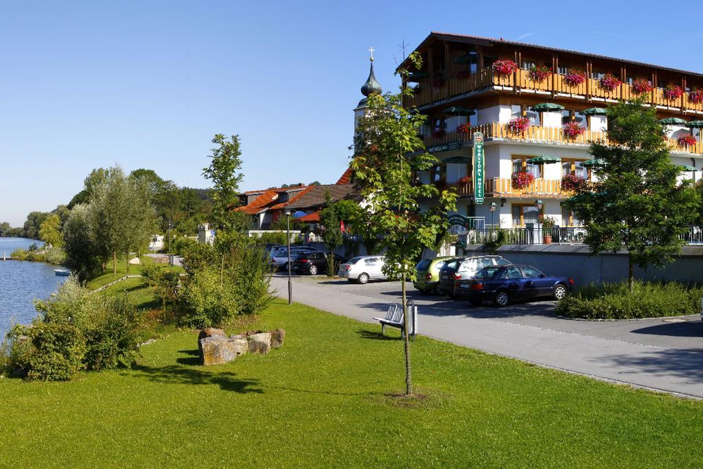 Hotel Restaurant Zum Goldenen Anker Mit Hallenbad & Wellnessbereich Windorf  Ngoại thất bức ảnh