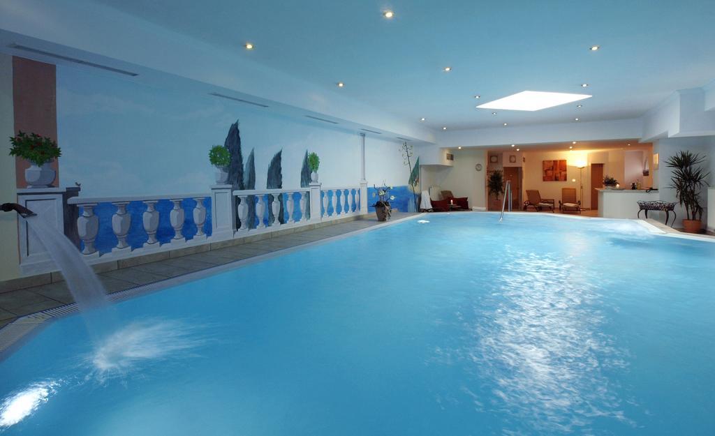 Hotel Restaurant Zum Goldenen Anker Mit Hallenbad & Wellnessbereich Windorf  Ngoại thất bức ảnh