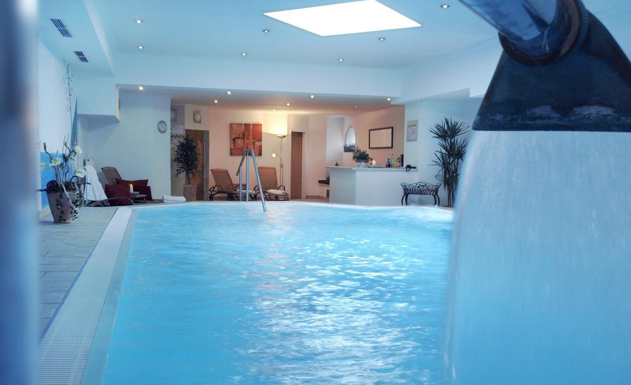 Hotel Restaurant Zum Goldenen Anker Mit Hallenbad & Wellnessbereich Windorf  Ngoại thất bức ảnh